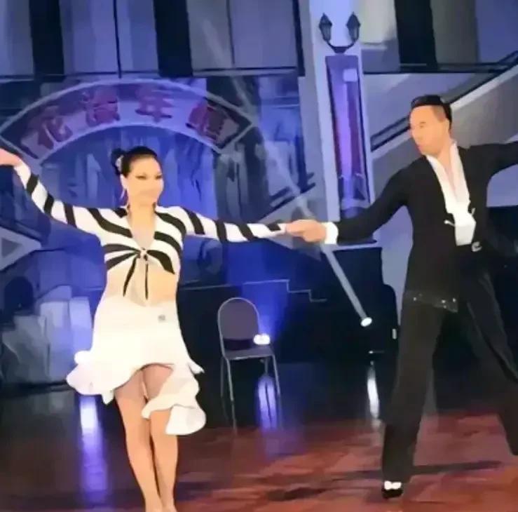 清明节黄春梅发声，暴露了她贪财本性。
曲线妈这个女人不得了，对于女儿去世不是最伤