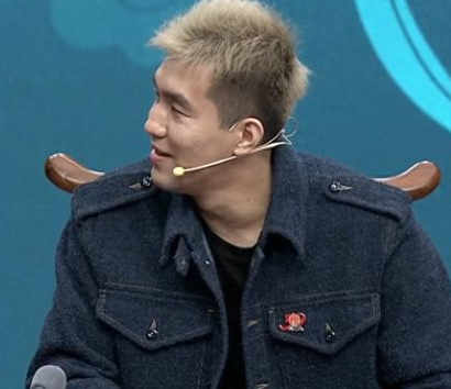 郭艾伦评孙铭徽踢球 称打球久了想秀脚法