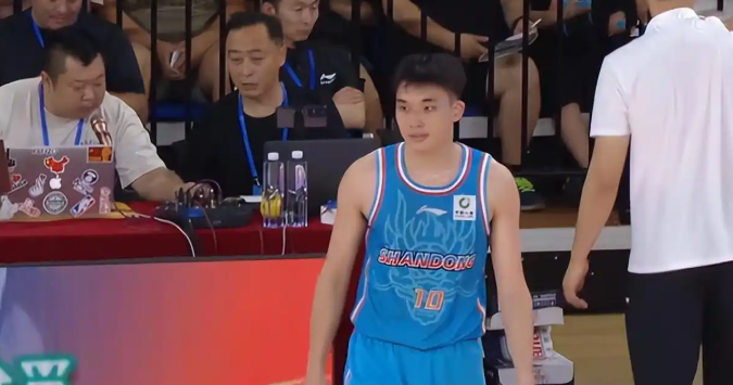 山东高速男篮迎来2025CBA夏季联赛青岛站小组赛第二场比赛，结果以78:62击