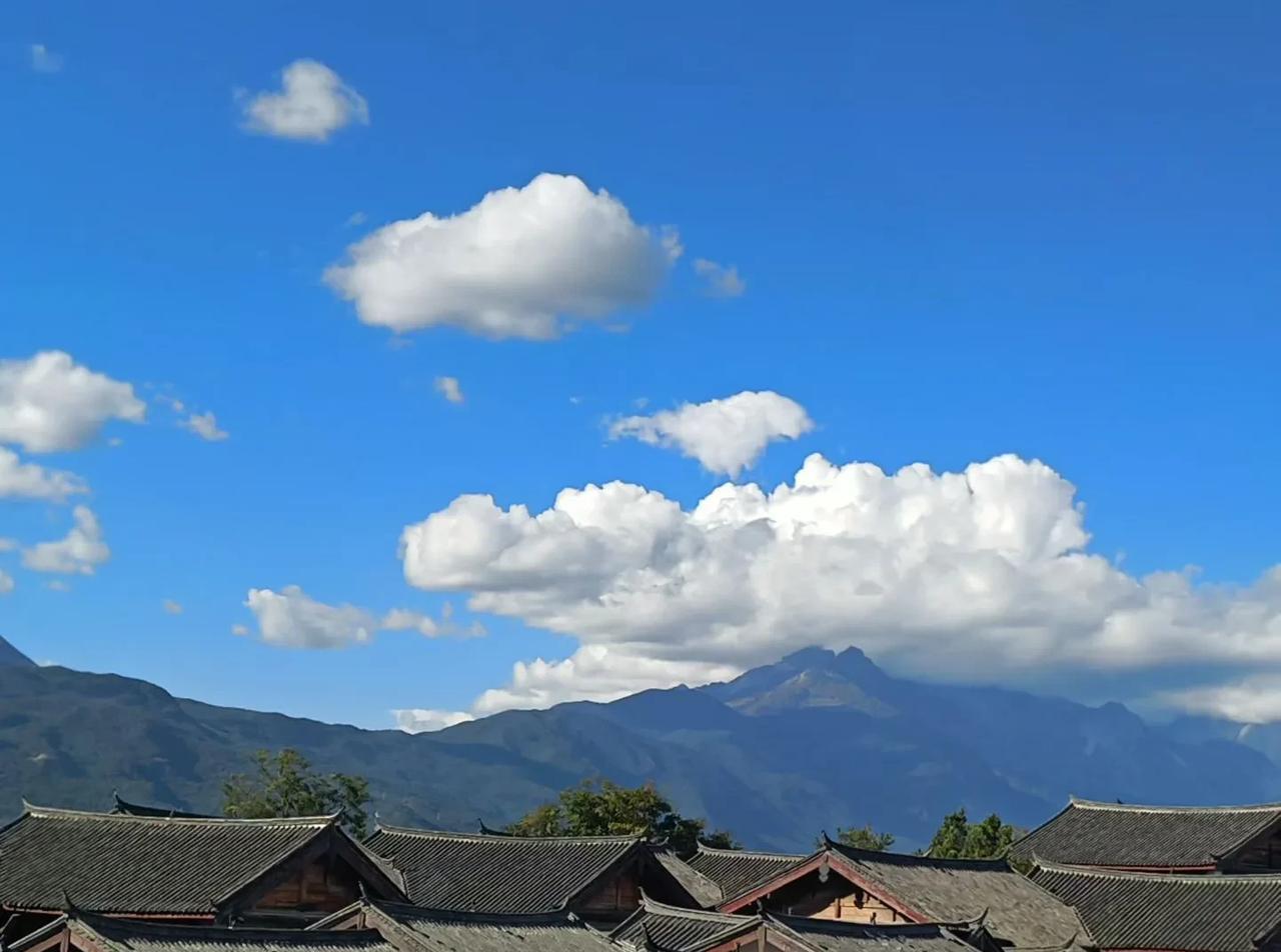 在单位，一个人总是让你有这三种感觉，就是老天在提醒你，赶紧远离他:
1，让你姿态