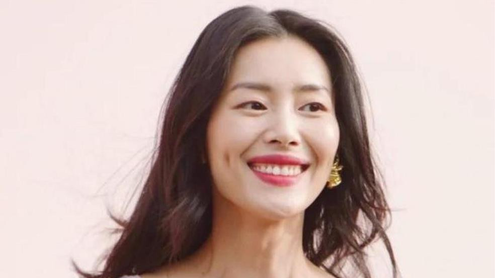 超模张梓琳：拒绝30亿豪门求婚，清华学霸的开挂人生