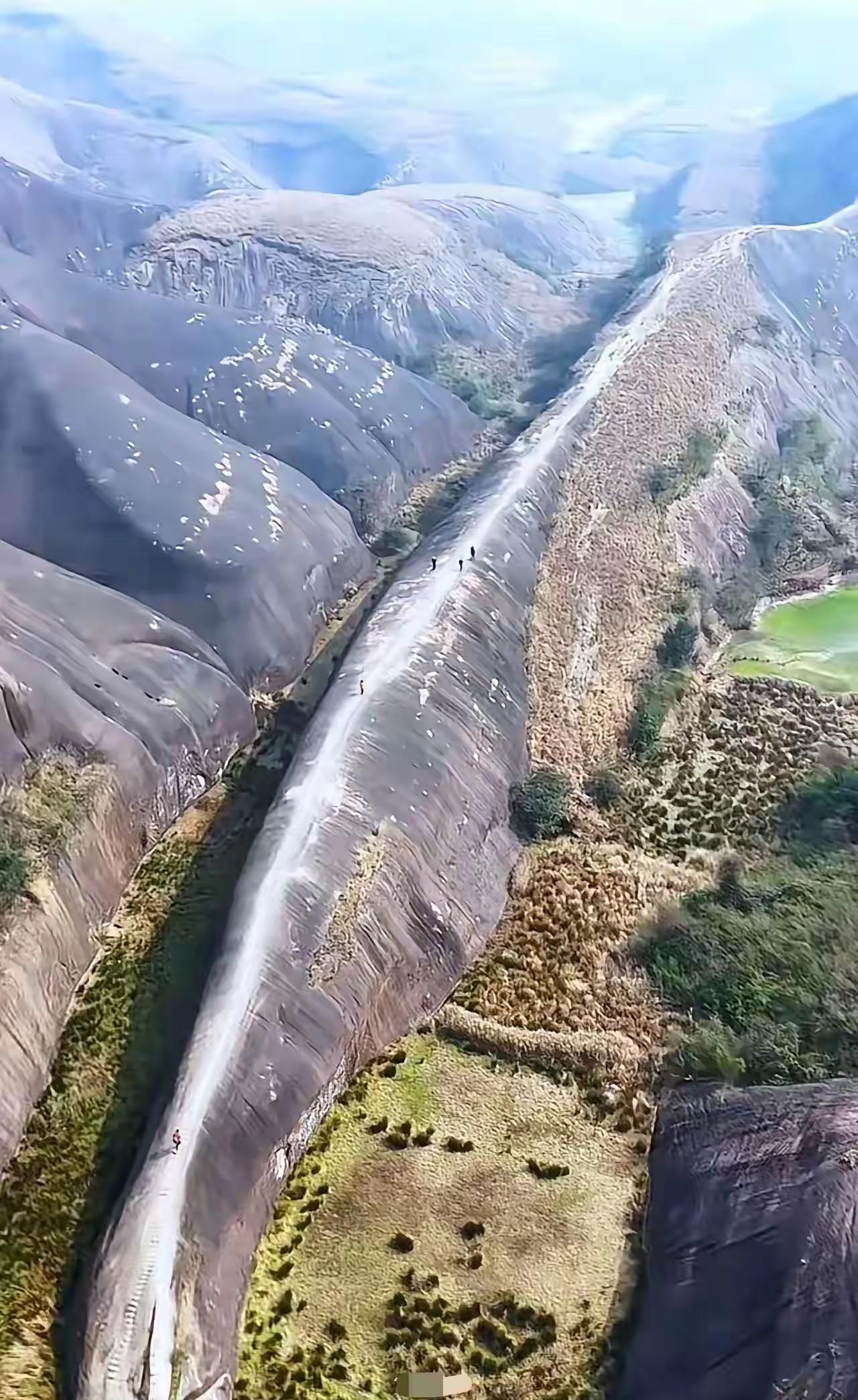 这是哪个地方，感觉不像是石头，有机会一定去看看