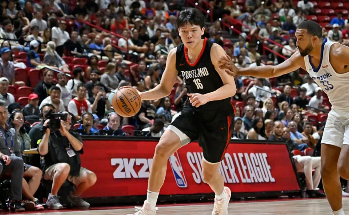 杨瀚森最近几场的防守观感
拿一个最接近的模板对比吧，雄鹿时期大洛的防守，都是重型