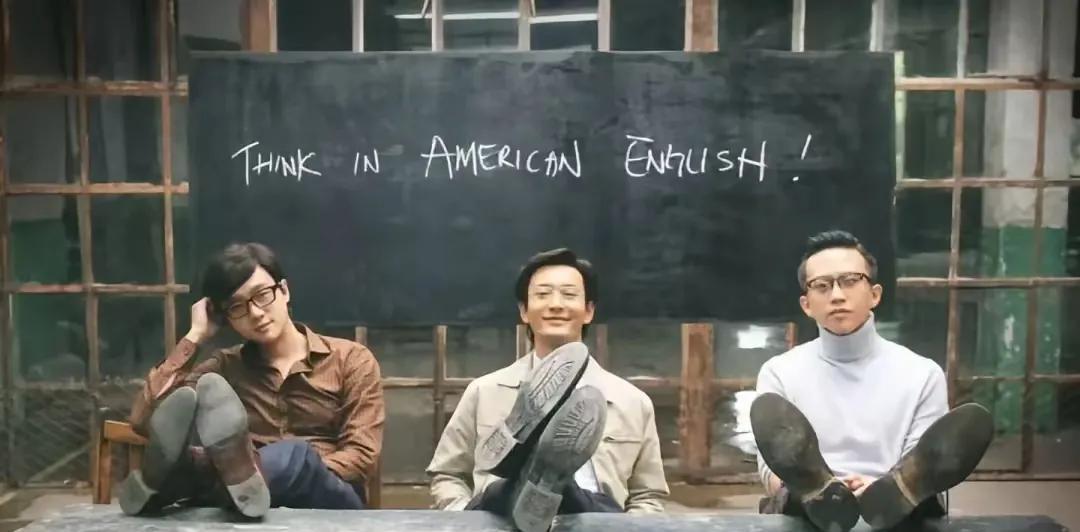 黄晓明旁边是邓超我知道
他特别有范儿
那黄晓明右边的这个男的是谁啊？
难道是佟大