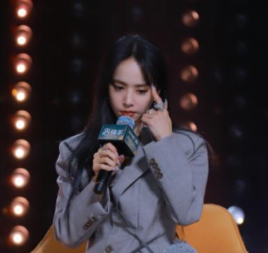 蔡依林想象自己在女团的样子,这个也只能他自己想象，粉丝来看，她是全能的，又会唱又