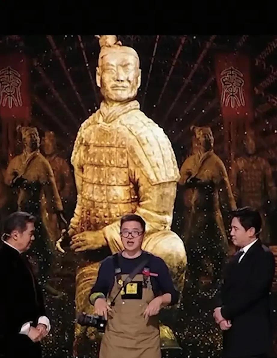 一枚来自2000多年前的秦人指纹。
秦始皇陵有一个镇馆之宝——跪射俑，相信很多来