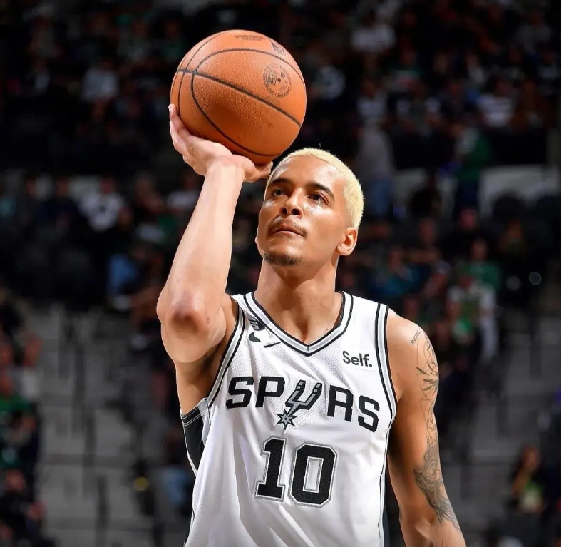 希望这两天锁汉的上场，能成为他的自我救赎的转折点
我不知道伤病对于锁汉有多大的影