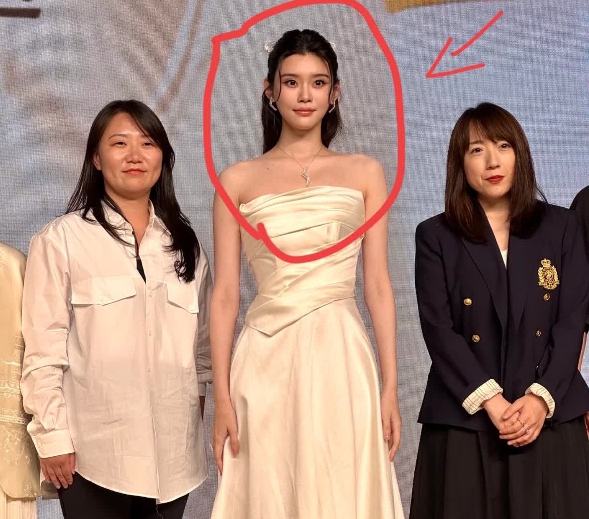 亲眼见过奚梦瑶本人是什么体验？

闺蜜说了一个大实话，她说线下看本人太不一样
