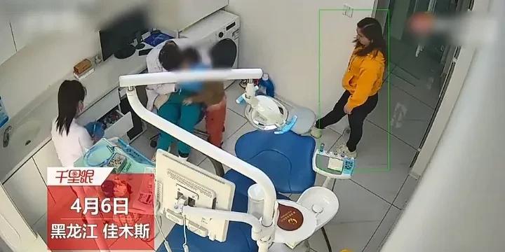 这位牙医能受孩子喜欢的原因找到了！4月6日，黑龙江佳木斯一名牙医发视频称，一个4