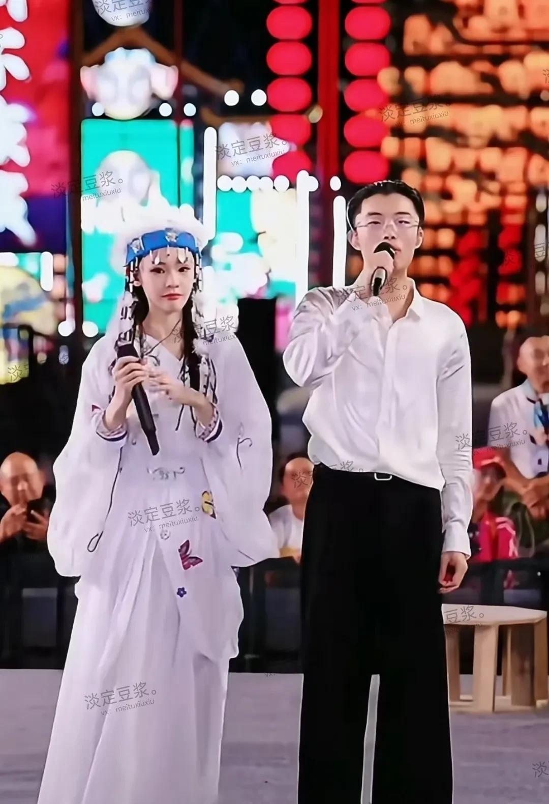 看大网红郭有才小媳妇长的，赶像《射雕英雄传》中的“华筝公主”了，皮肤白皙，粉嫩粉