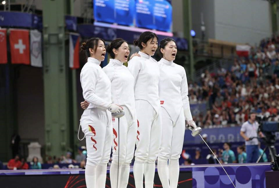 中国击剑队再传捷报！在摩洛哥举行的2025国际剑联女子重剑世界杯比赛中，由施悦馨