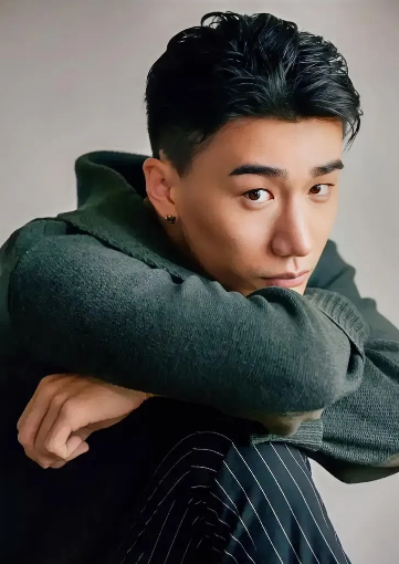 《归队》
全剧最帅的人物出炉， 彻底被他给圈粉了！
不管是形象和演技，我敢说都是