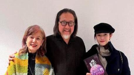 陈妍希离婚后首露面，看似是在谈话剧，其实是对婚姻的心痛领悟