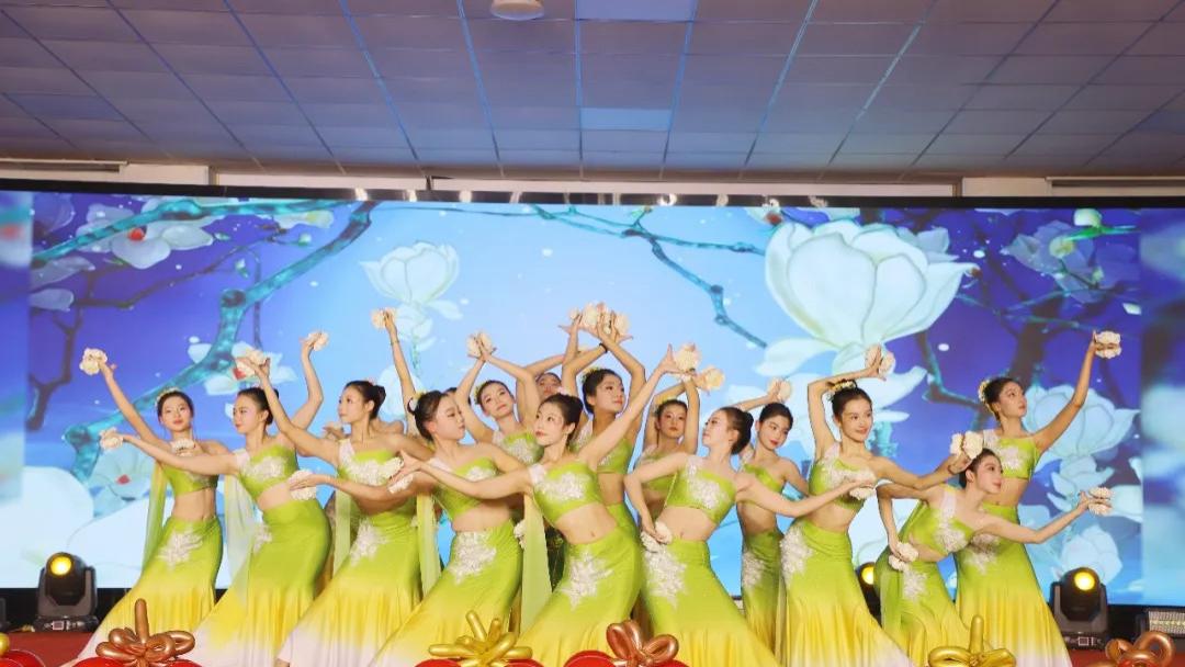 青春燃情贺新岁，聚力同心向未来——衡水市第十四中学2026年元旦联欢会圆满举行！