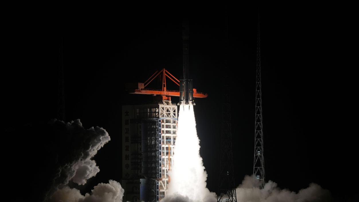 背上的“太空电话”真来了！没信号也能打110