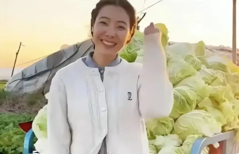 河南95后女孩，父母智力低下，爷、奶把她拉扯大。哪知，叔叔意外受伤残废，婶婶丢下