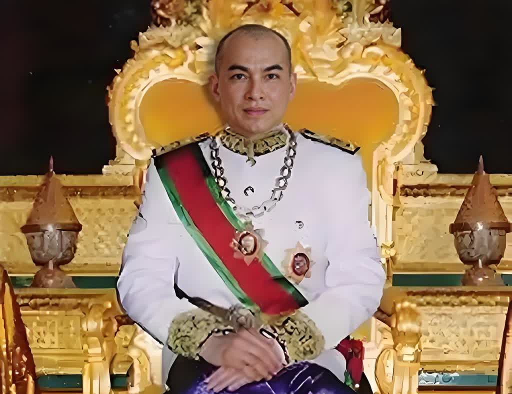诺罗敦·西哈莫尼非常聪明，深知柬埔寨是洪森说了算，无欲无求了。

诺罗敦·西