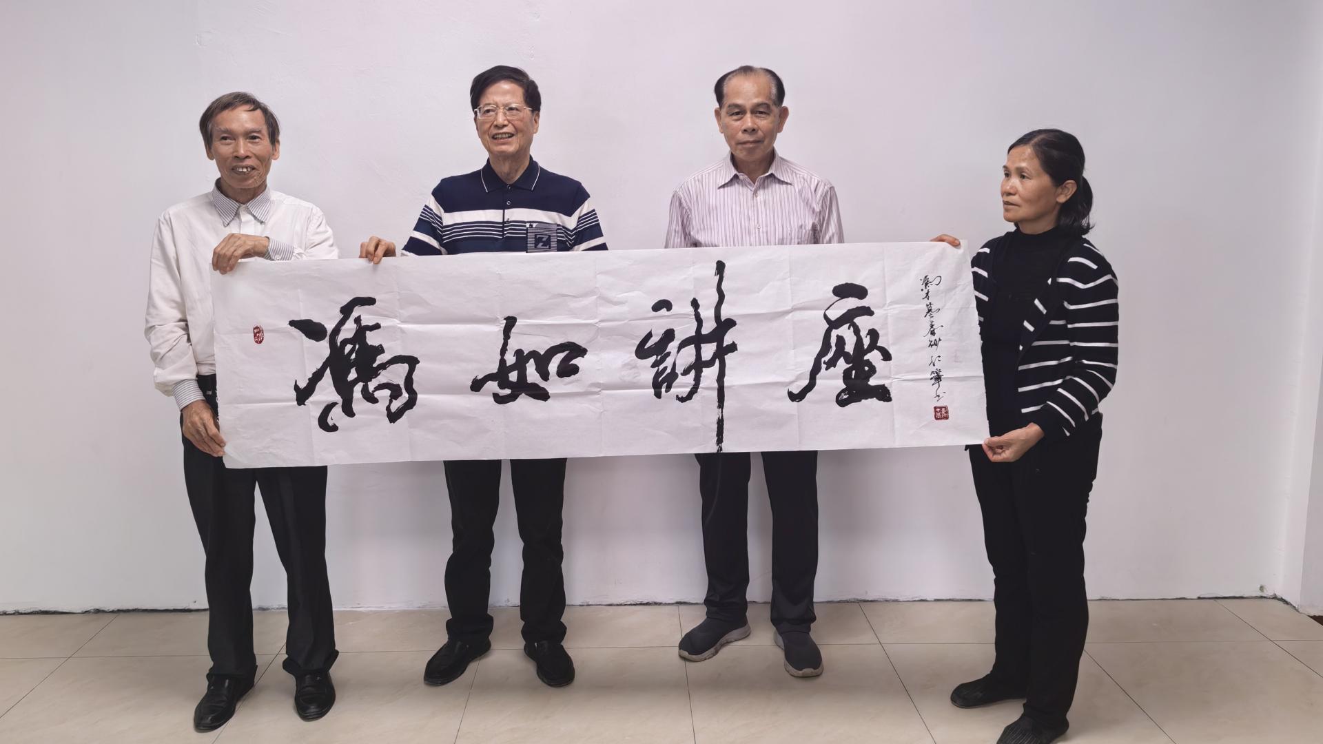 著名书法家冯才基为恩平《冯如讲座》题字