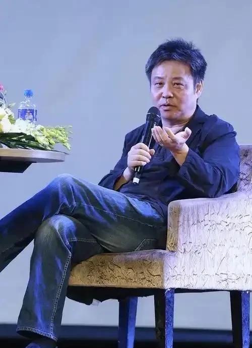 余华说，要是你发现嫁错了人，还生了孩子，想离婚又舍不得孩子。那你就记住：好的婚姻