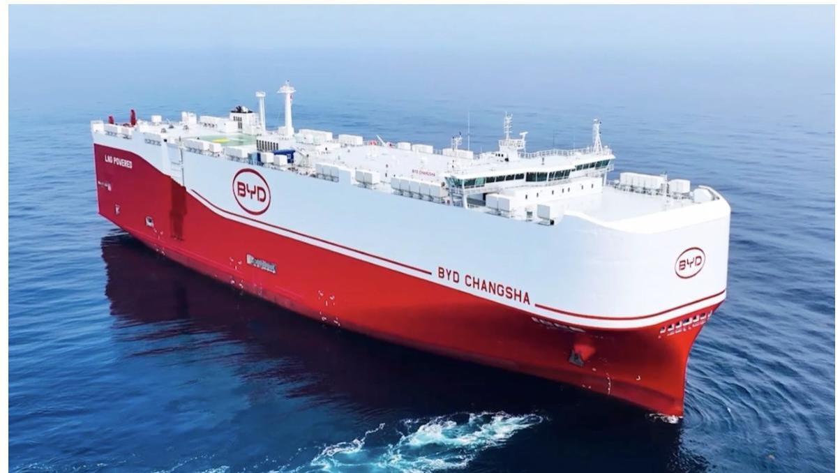 四冠加冕！比亚迪 2025 年以 460 万销量领跑全球新能源市场