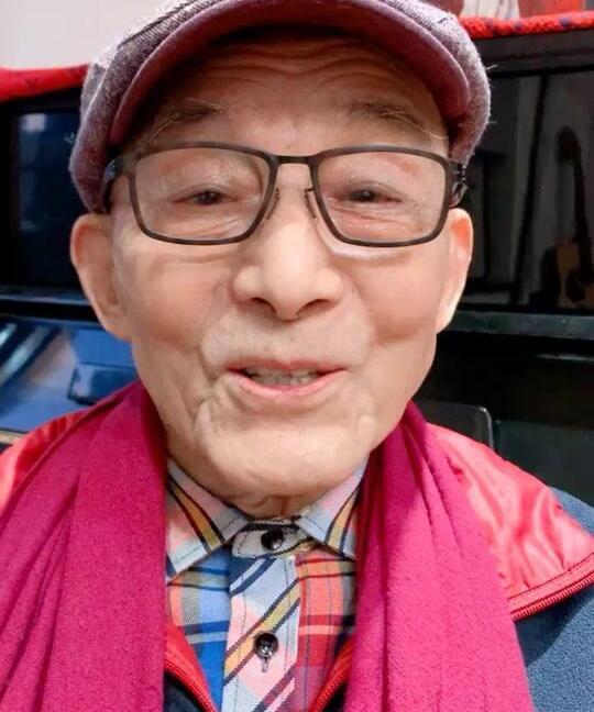 91岁的“济公”游本昌，年初差点死了？
近日，91岁的的“济公”游本昌参加《济公