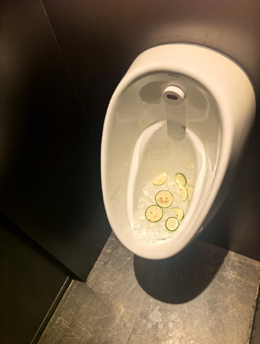 ？？？马桶也要加冰加柠檬吗？！ ​​​
