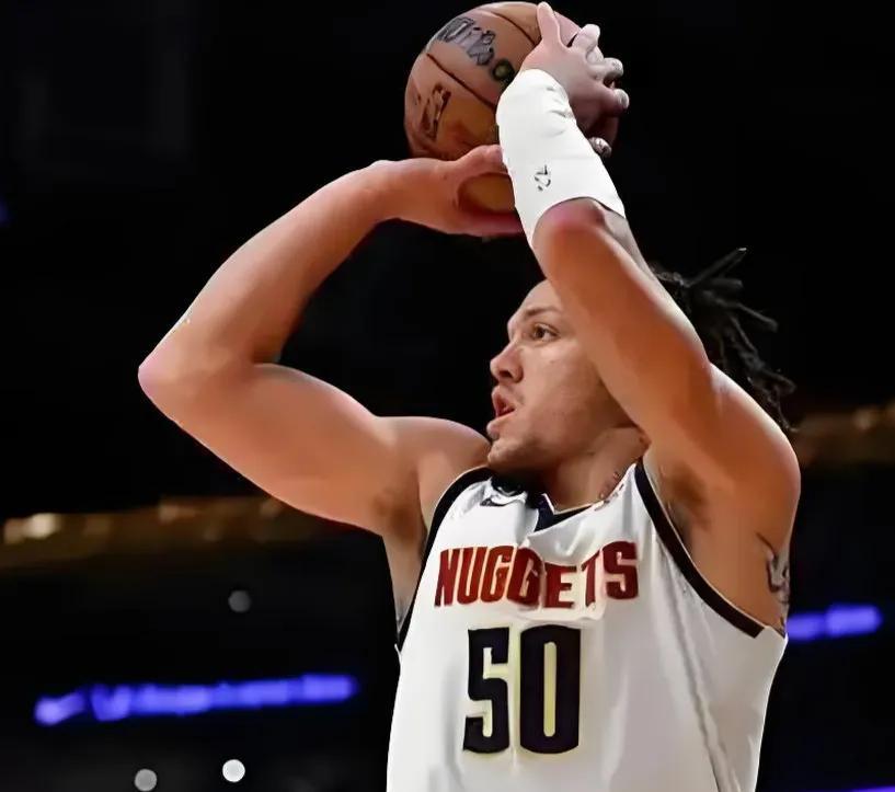 阿隆·戈登2014年在首轮第四顺位被魔术队选中从而进入NBA,在魔术队的首个赛季