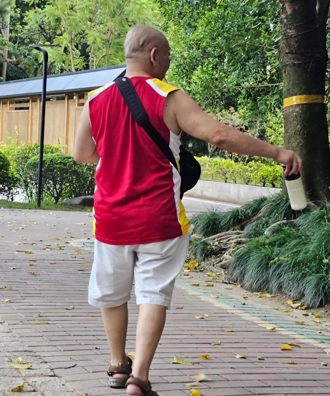对门邻居坐过牢，一脸凶相。
一天敲门，支支吾吾半天，说想借两千块钱，说工作不好找
