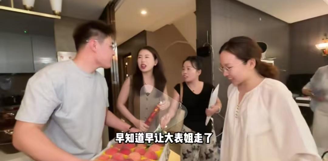 这个世界从来不是打打杀杀，而是人情世故。
      坑坑大表姐回归了，终于回来