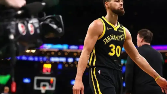 勇士超级巨星斯蒂芬-库里真是实至名归！今天NBA官方公布了新赛季西部联盟十大球星