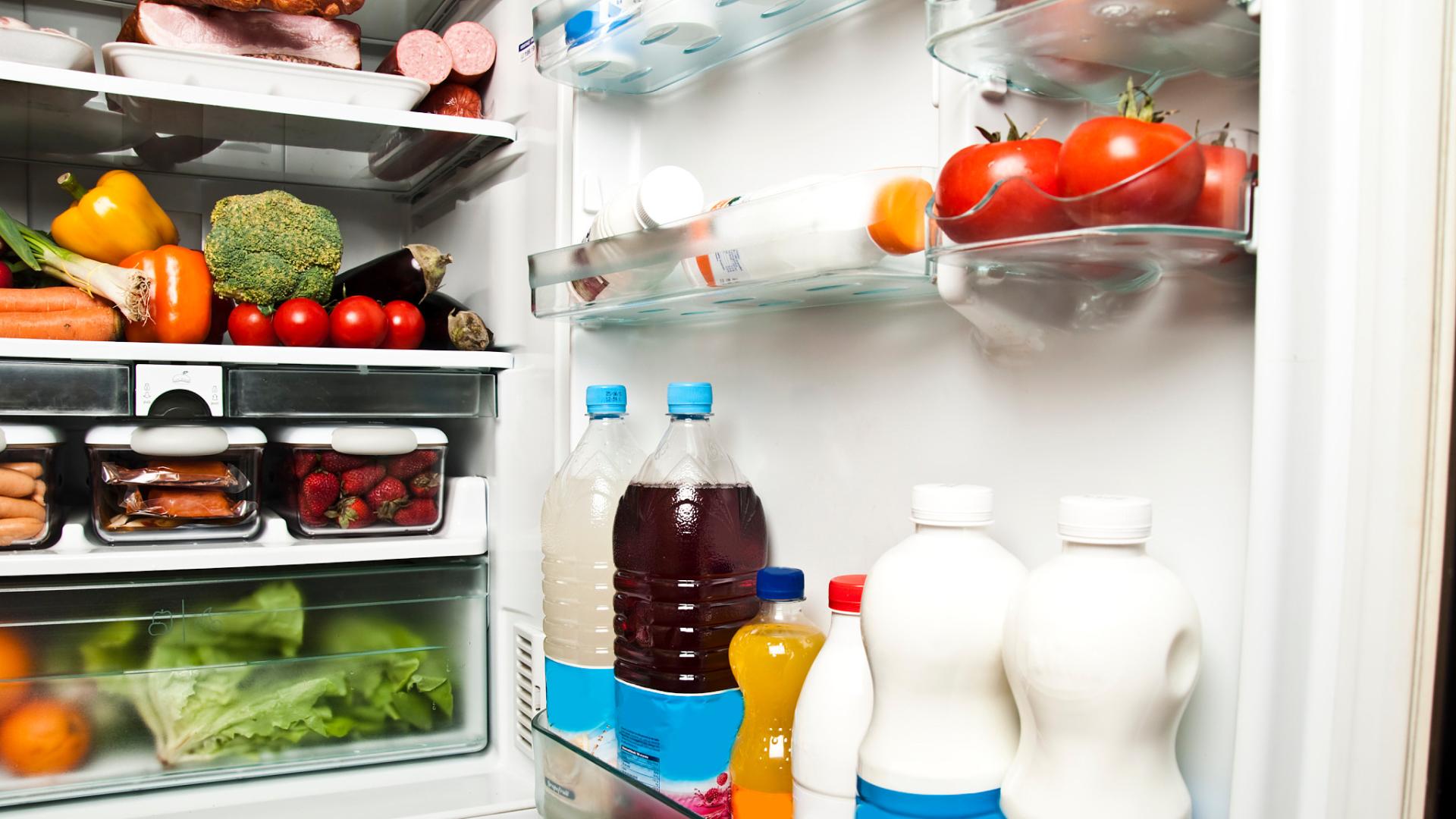 冰箱暗藏危机！这4类食物放入即变质，第3个每个家庭都中招！