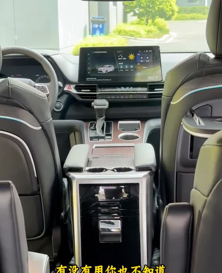 格瑞维亚四驱。
四驱的格瑞维亚从提车、上牌、办手续、加装、升级都是由我们来给弄