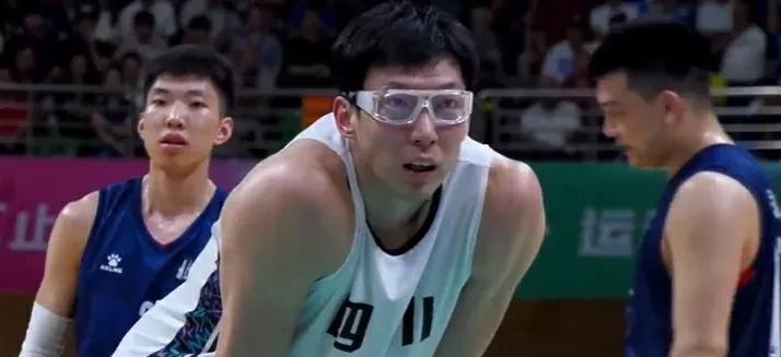 周琦下狠手斩杀自己人，没周琦四川能不能赢北京真不好说！
四川队迎来全运会预选赛收