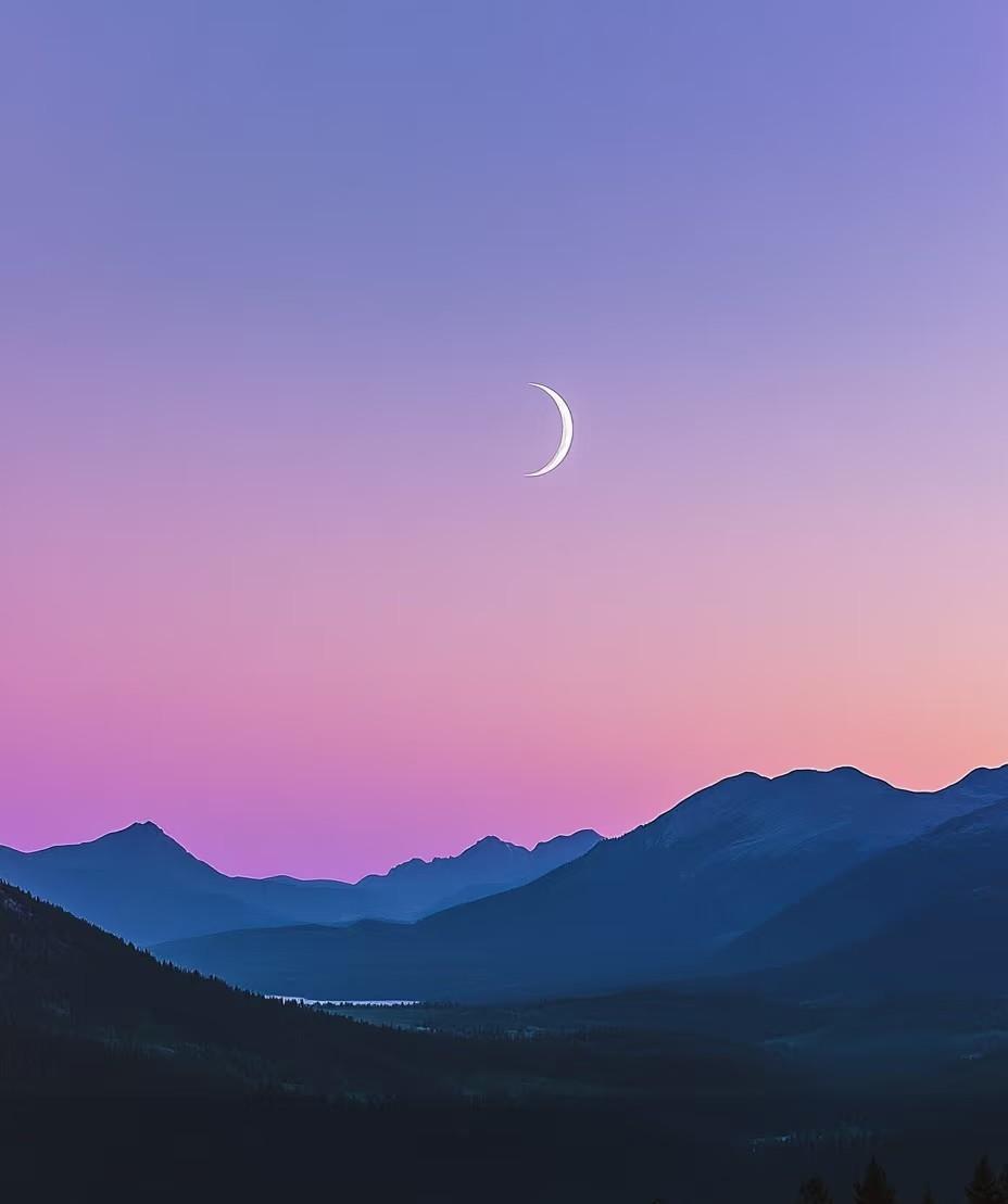 上联：晨光下弦月同辉，
下联：暮色中晚星共耀。