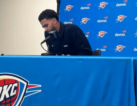 NBA常规赛，雷霆以126-102战胜勇士。
阿杰伊-米切尔本场比赛首发出战30