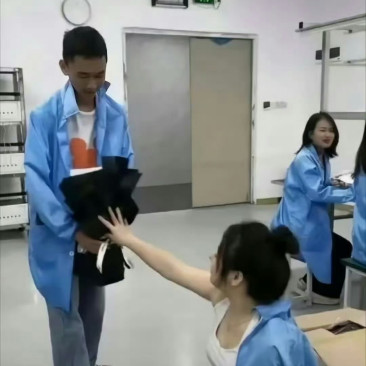 厂妹现在也不好追呀，是不是？
