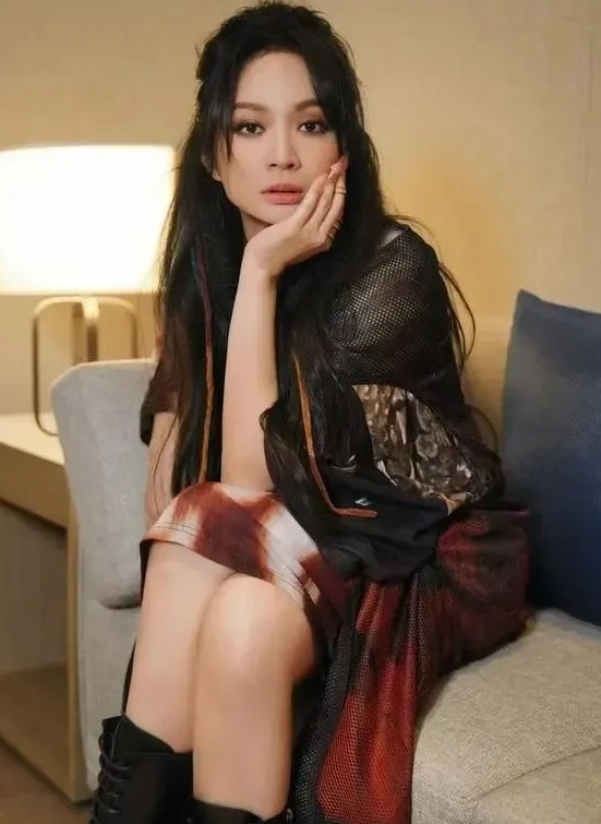 据台媒星光云新闻报道，F.I.R.飞儿乐团前主唱「Faye」詹雯婷，与前团员陈建