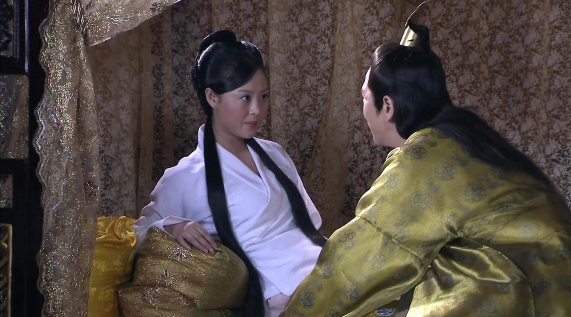 671年，长安皇宫深处，几名年轻宫女忽然被禁足。她们神情紧张，腹部微隆，脸色发白