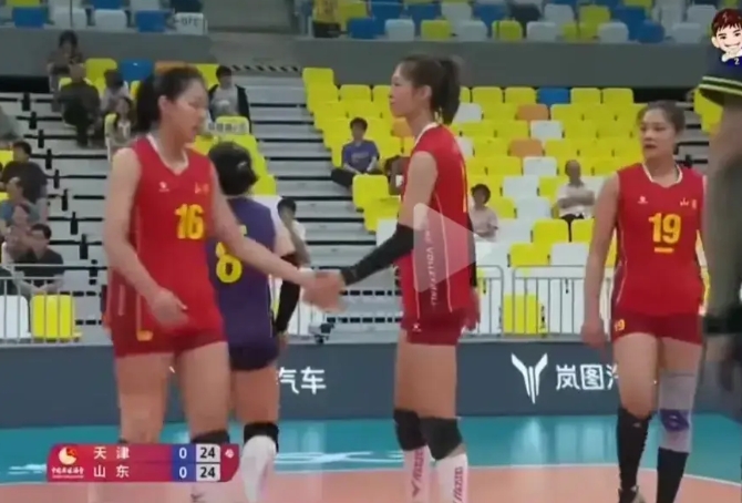 【天津女排惨败，被绝对实力碾压】
山东女排以3：0横扫天津女排，并不意外。山东女
