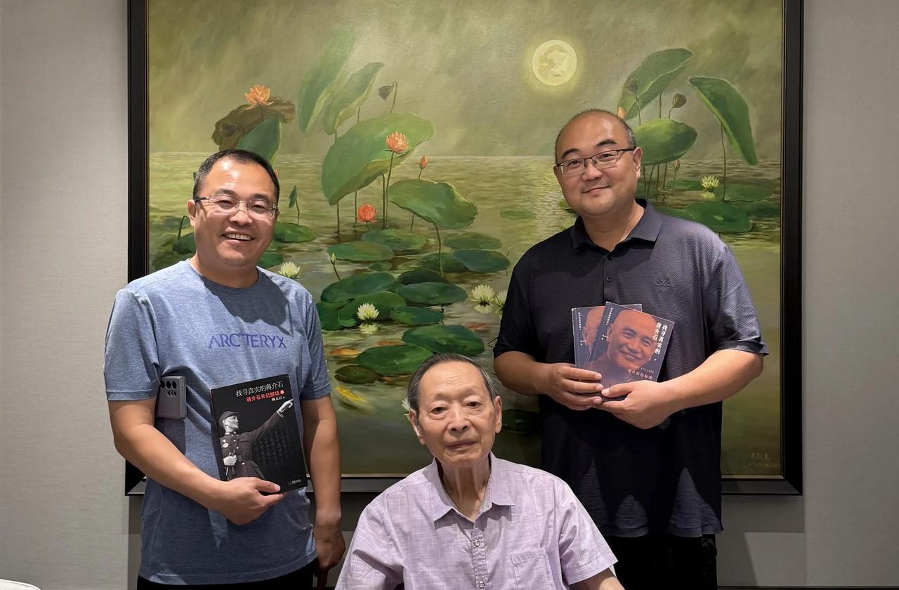 晚上有幸，与杨天石先生、马勇老师在改造过的常州宾馆共进晚餐。两位都是我尊敬的前辈