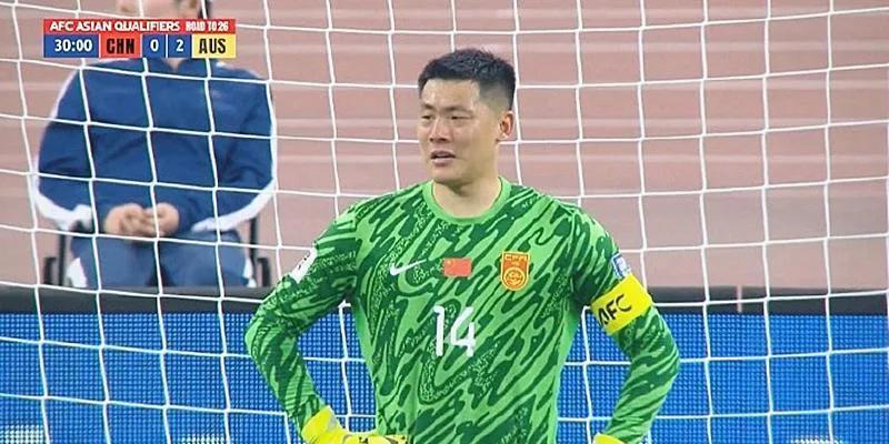国足三连败，问题究竟出在哪？主帅战术迷局、归化名将受限，王大雷失误引争议！
 国