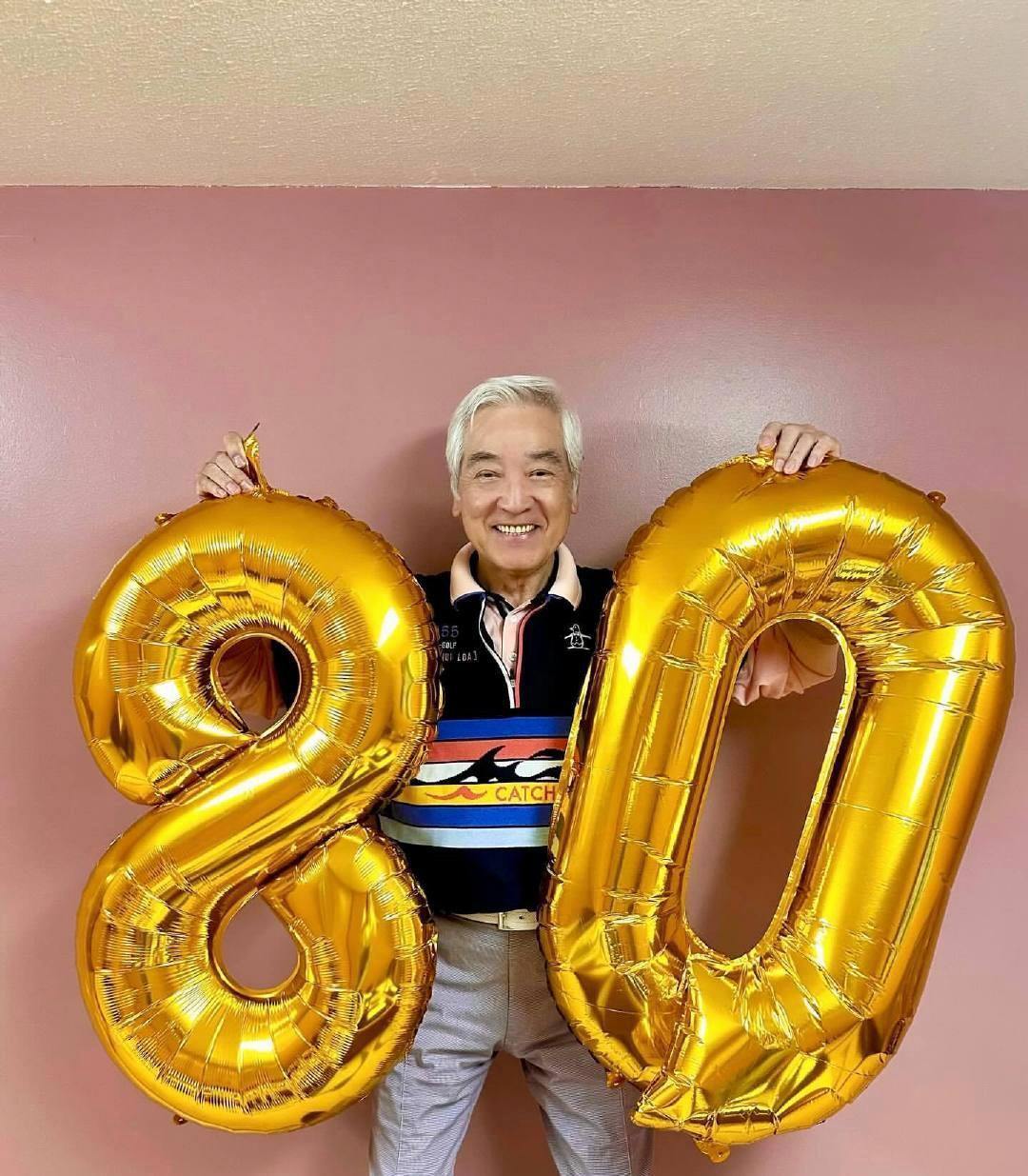 香港老戏骨秦沛庆祝80岁生日，精神状态真好，香港人都好会养生啊！