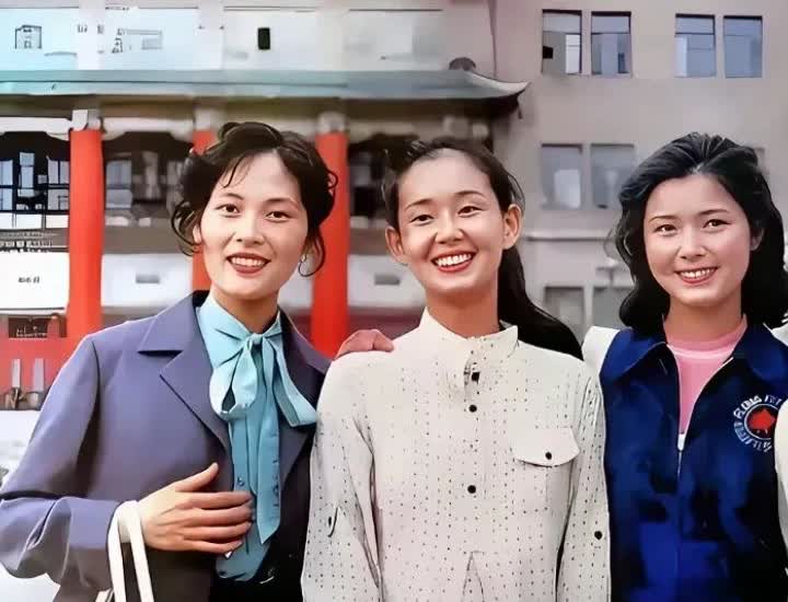 如果能把这三个全认出来的，至少也得70岁以上的老影迷了。
这是80年代长春地质