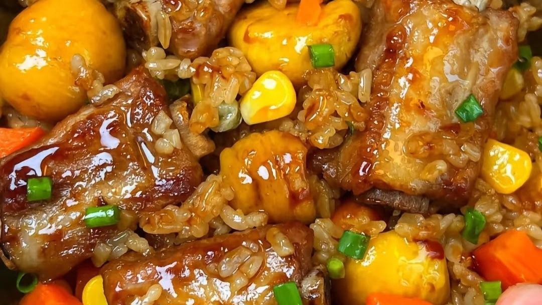 天冷馋这口！板栗排骨焖饭，暖糯咸香，吃完超满足