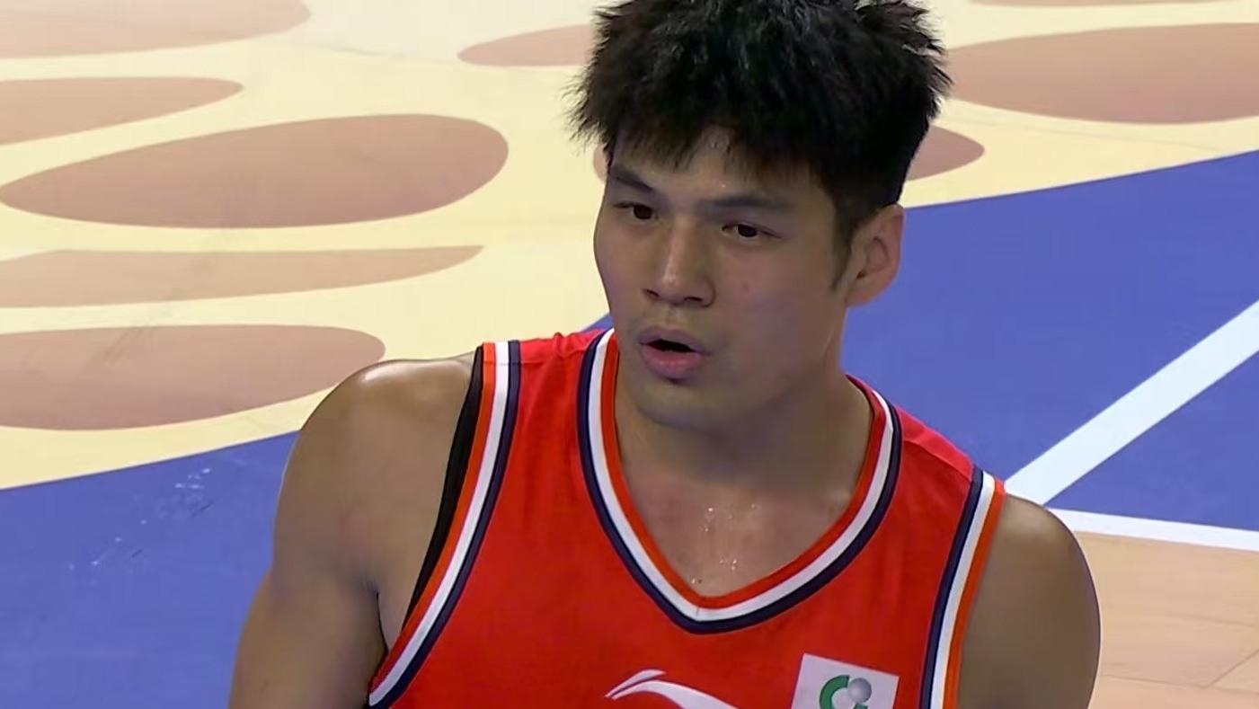 广东男篮大胜广州，奎因29+6三分