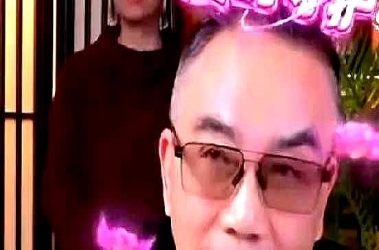相声圈又炸锅了！

杨议昨晚直播直接点名德云社，一句“老前辈攒的包袱是金子，