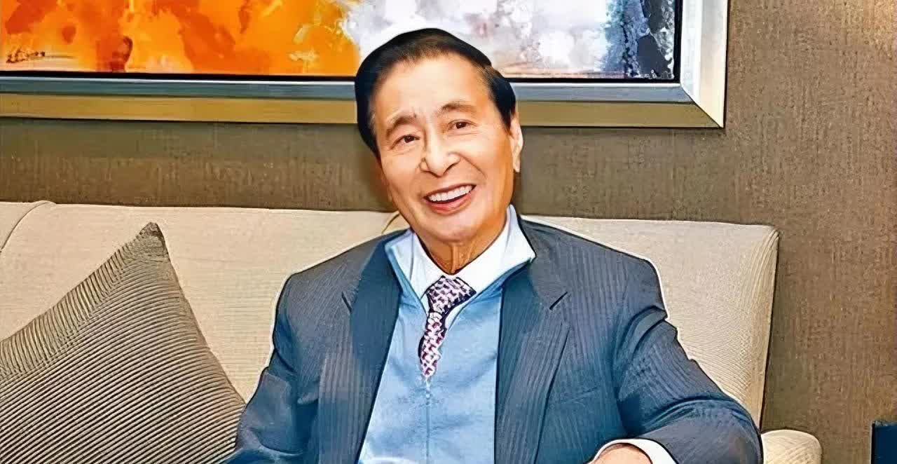 97岁的李兆基走了
大家最关心的居然是他的遗产分配问题
要我说其他的就不说了