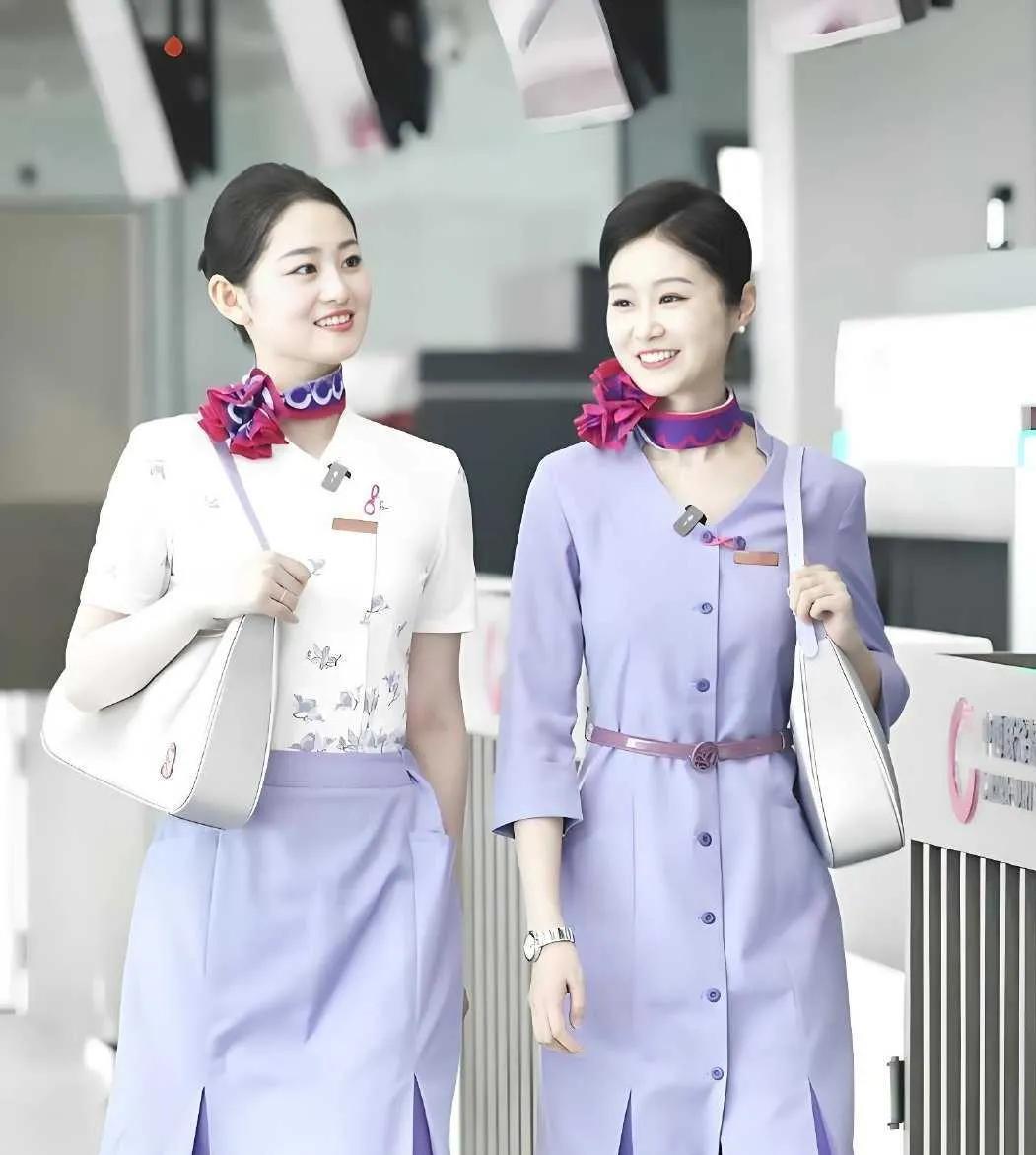 国内航司空姐制服系列之—中联航