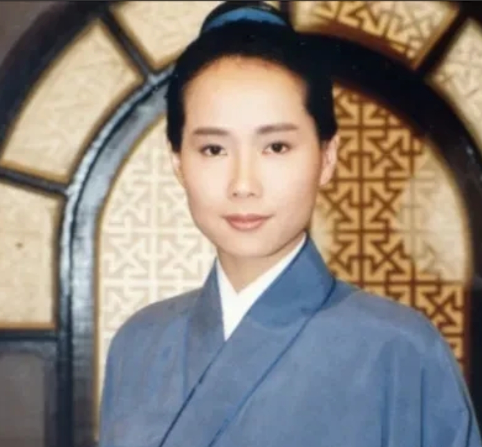 明明都是叶童老师，许仙不管什么时候都有一种怯懦的感觉，许仕林看起来就是一个开朗宝