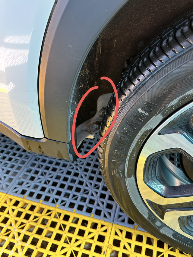 挡泥板丢失
22款主驾后轮挡泥板丢失，这是出厂就没有啊还是丢了